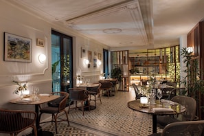 Breakfast served - Kimpton Vividora Hotel by IHG (Barcelona)