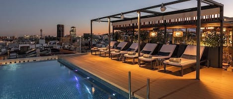 Seasonal outdoor pool, pool umbrellas, sun loungers