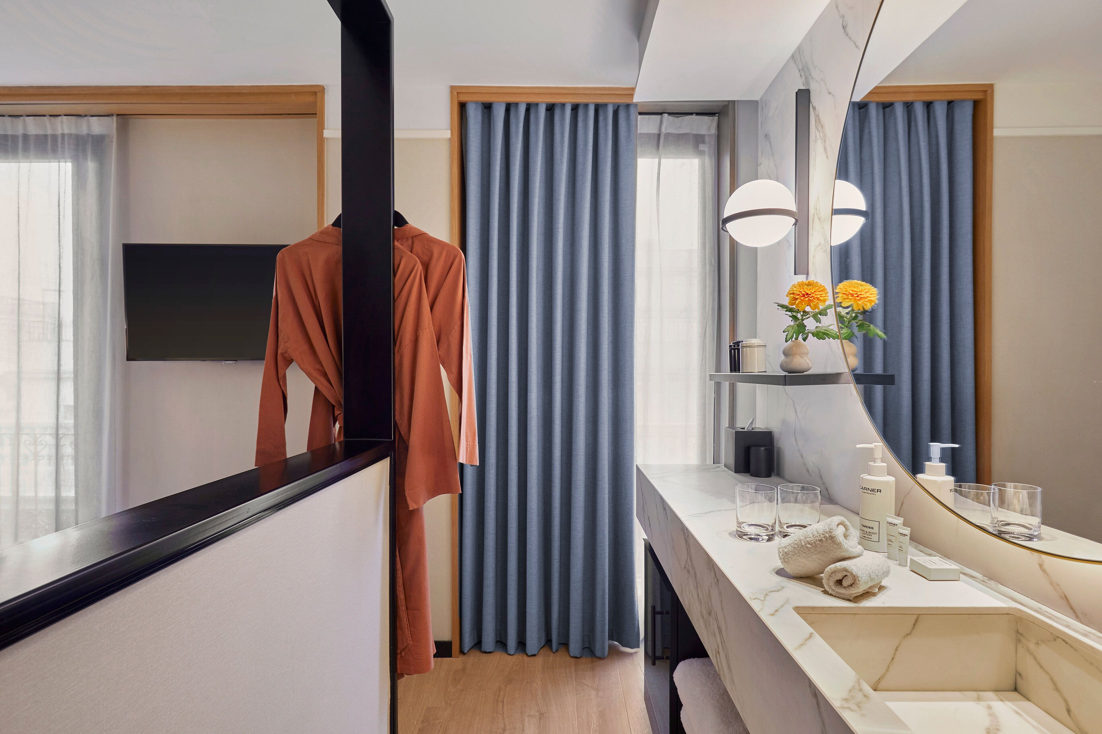 egyptian cotton sheets, premium bedding, down duvets, minibar