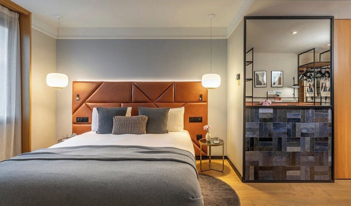 Room, 1 Queen Bed (Essential) | Egyptian cotton sheets, premium bedding, down duvets, minibar