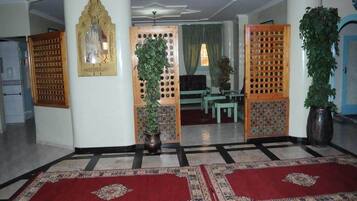 المنشأة من الداخل