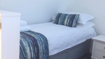 House | 1 bedroom, iron/ironing board, free WiFi, bed sheets