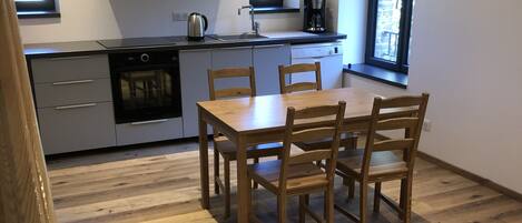 Comfort appartement | Privékeuken | Een koffiezetapparaat/waterkoker, een waterkoker