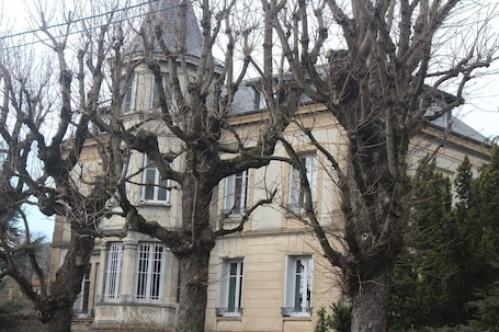 Exterior. Les Marronniers