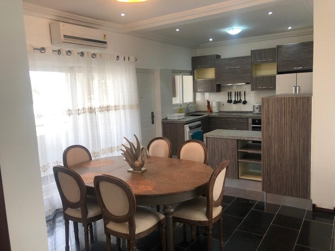 Kamar Double atau Twin Eksekutif | Dapur kecil pribadi | Lemari es besar, microwave, oven, dan kompor