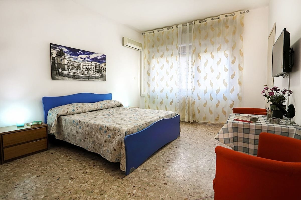 Camera doppia, 1 letto matrimoniale, bagno in camera | Copriletto in piuma, una scrivania, postazione laptop, Wi-Fi gratuito