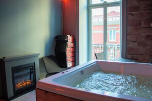 Camera Premier, 1 letto queen, sauna, vista cortile | Vista dalla camera