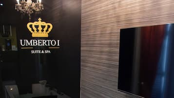 Quarto luxo, 1 cama Queen, banheira de hidromassagem, vista para a cidade | Roupas de cama premium, edredons de pluma, escrivaninha