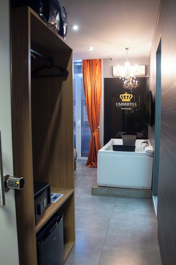 Deluxe-Zimmer, 1 Queen-Bett, Whirlpool, Stadtblick