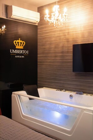 Deluxe-Zimmer, 1 Queen-Bett, Whirlpool, Stadtblick