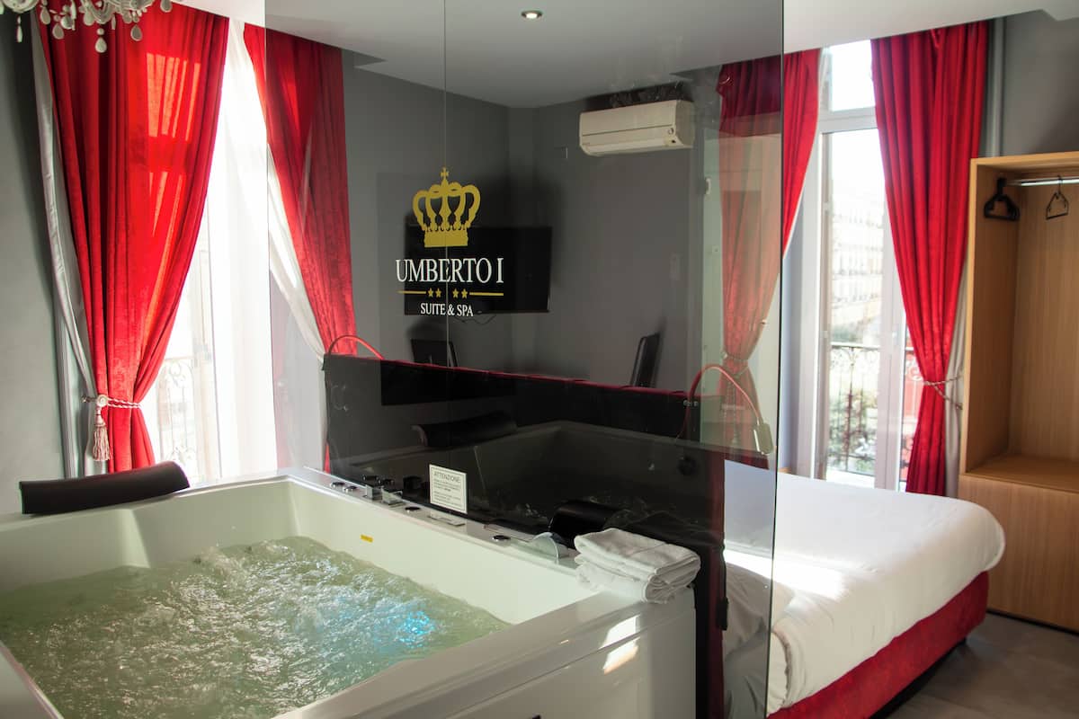 Royal-Zimmer, 1 Queen-Bett, Whirlpool, Stadtblick