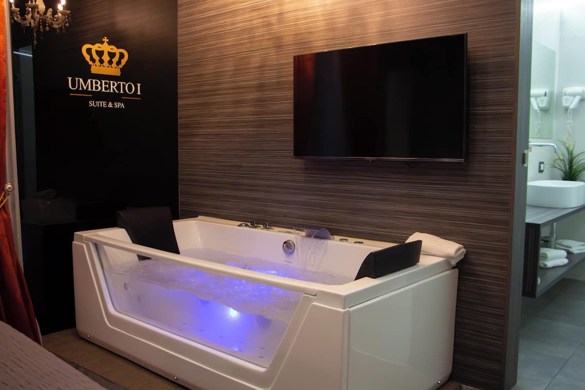 Deluxe Room, 1 Queen Bed, Jetted Tub, City View | 1 bedroom, premium bedding, desk, blackout drapes