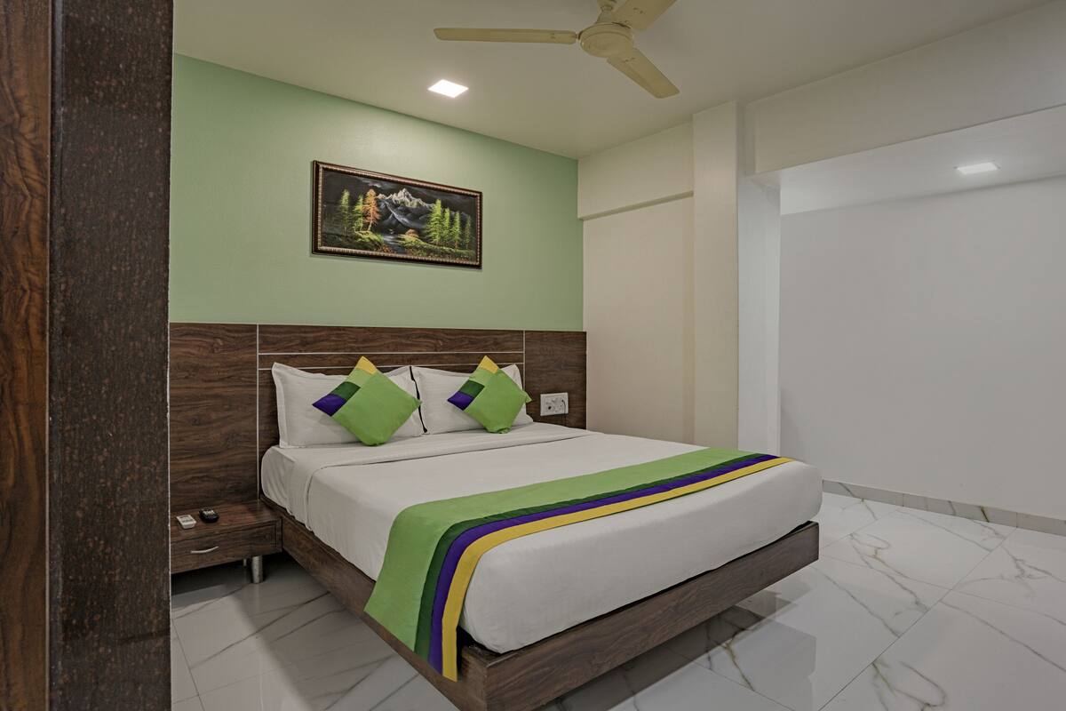 Standard Double Room | In-room safe, desk, blackout drapes, WiFi (free)