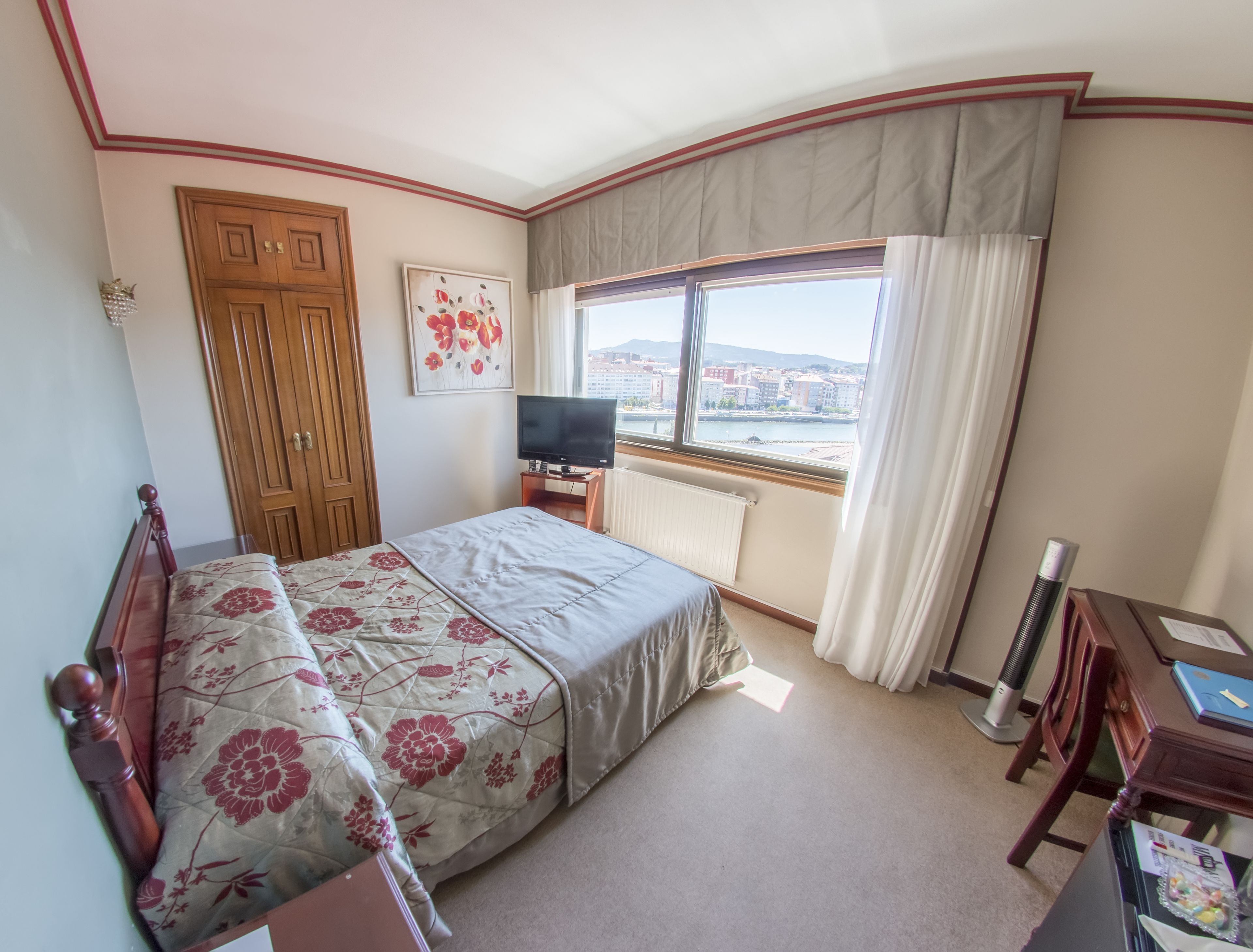 double or twin room | desk, soundproofing, free wifi, bed sheets