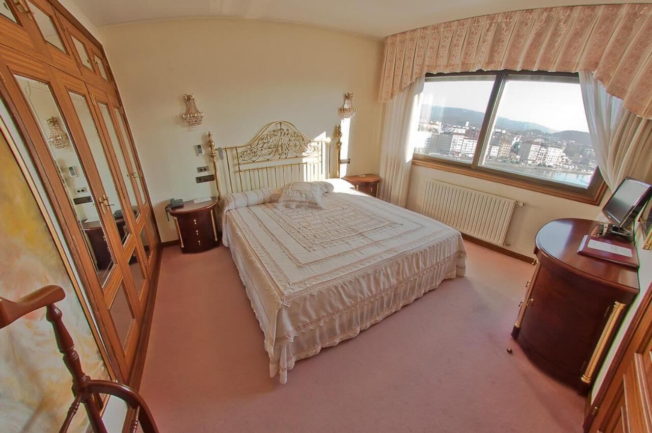 desk, soundproofing, free wifi, bed sheets