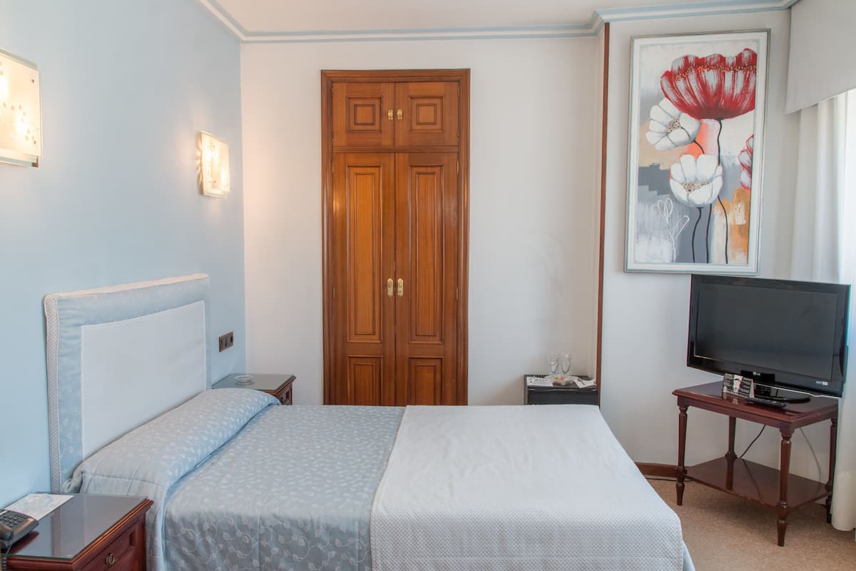 Habitación individual | Escritorio, insonorización, wifi gratis y ropa de cama