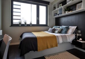 Quarto casal standard, 1 cama de casal | Escrivaninha, espaço de trabalho para notebook, Wi-Fi de cortesia