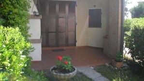 Unclassified image, 2 of 10, button - Villa Patrizia (Comacchio)