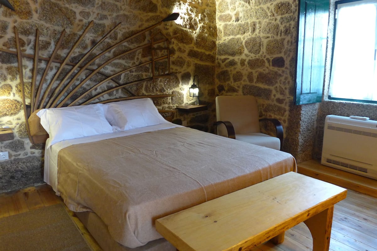 Maison en rangée supérieure, 2 chambres, vue sur la montagne (Sobreiro) | 2 chambres, literie hypoallergénique, décor unique, ameublement unique