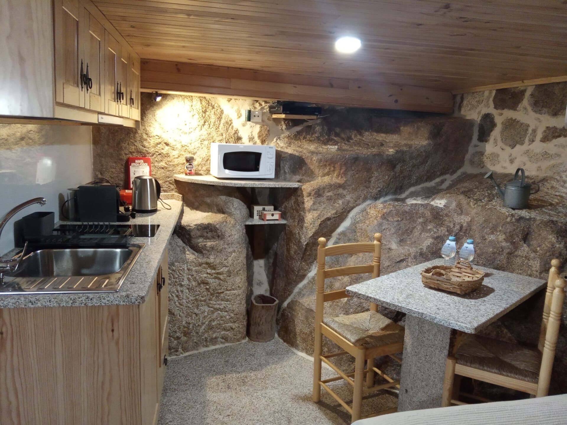 Townhome (Colmeia) | Eget kök | Kylskåp, mikrovågsugn, spishäll och espressobryggare