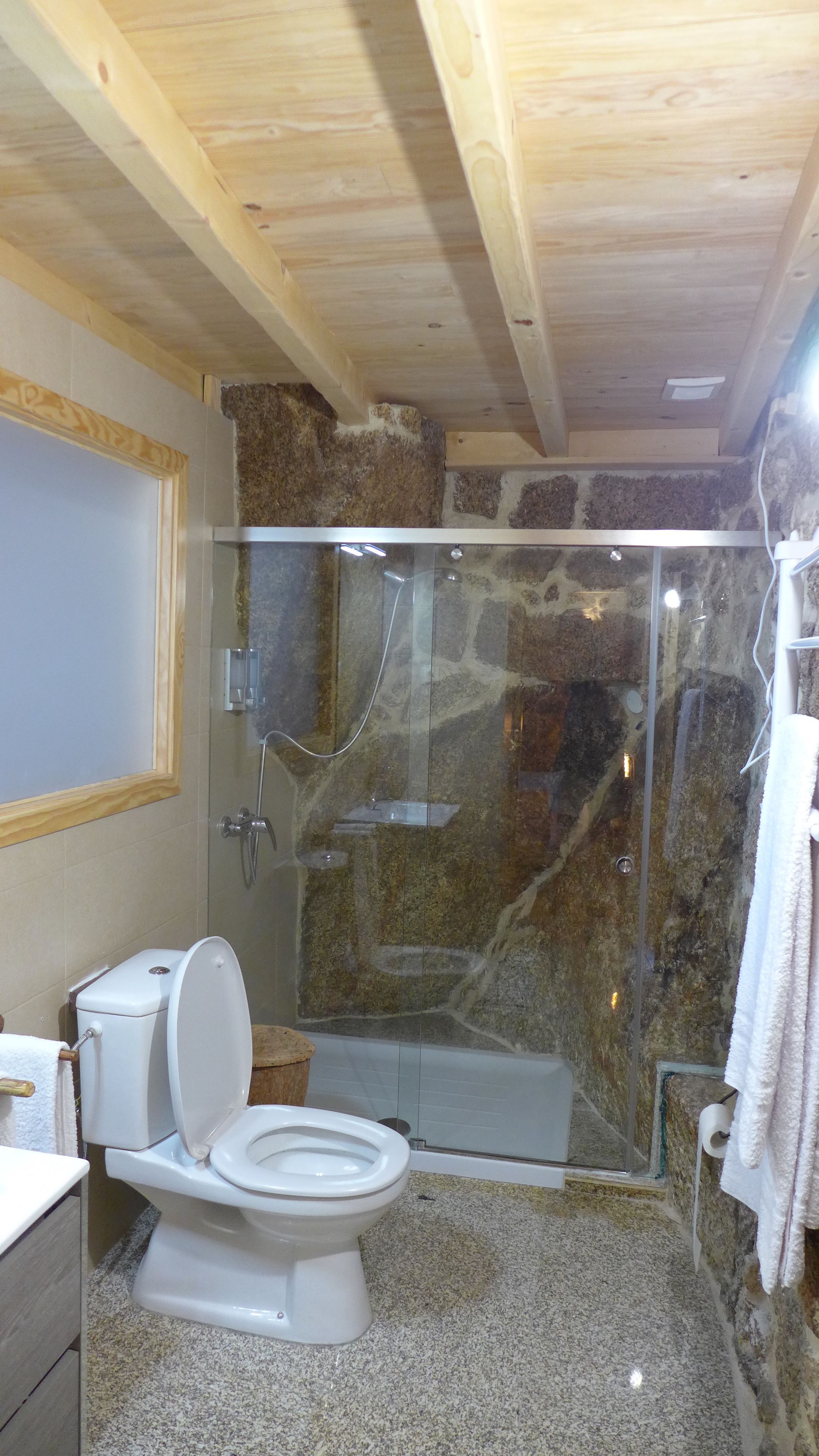 Panorama resortwoning, 1 slaapkamer, balkon, uitzicht op bergen | Badkamer | Een douche, een regendouche, gratis toiletartikelen, een haardroger