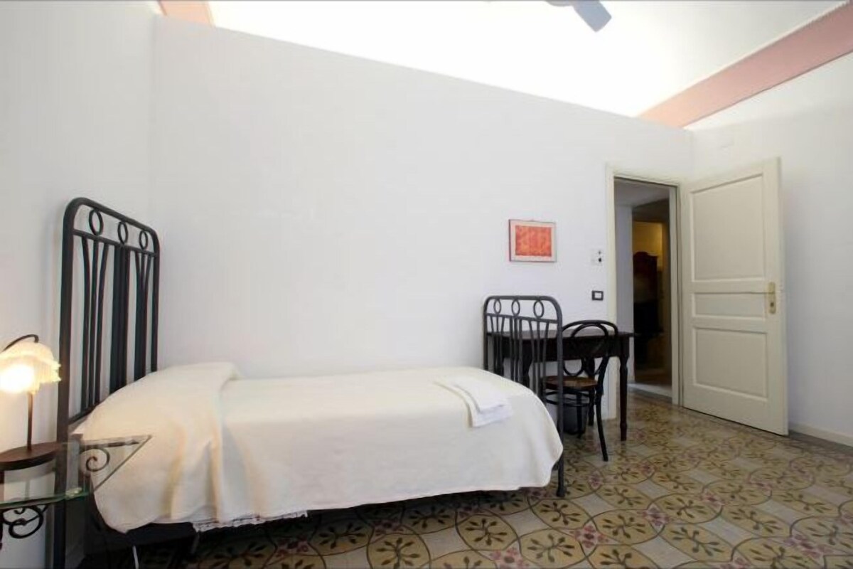 2-bed Room With Shared Bathroom