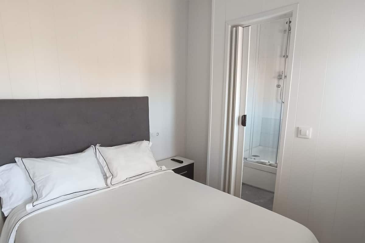 Basic Double Room, Ensuite | Room amenity