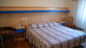 Twin Room | In-room safe, desk, blackout curtains, free WiFi