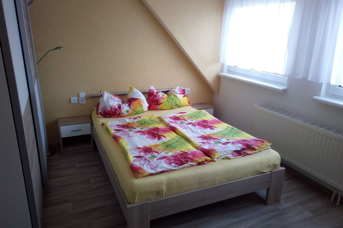Minibar, free WiFi, bed sheets