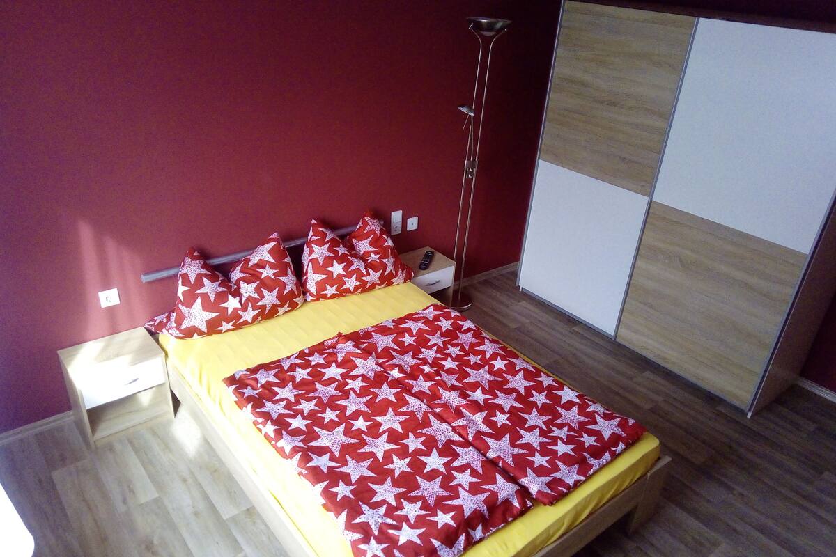 Minibar, Wi-Fi gratis, dan seprai linen