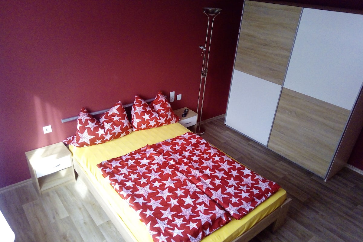 Minibar, free WiFi, bed sheets