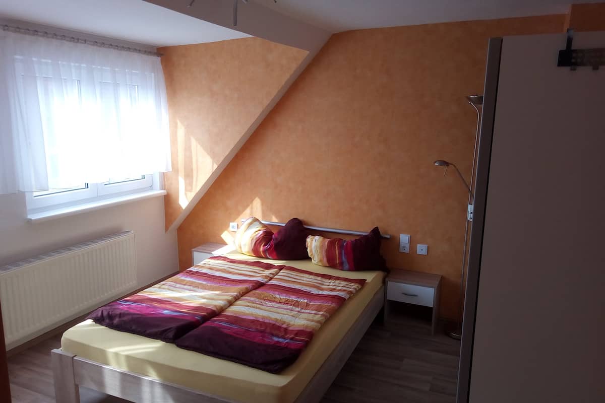 Minibar, free WiFi, bed sheets