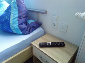 Single Room, Shared Bathroom | Room amenity