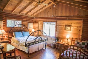 Traditionel hytte - bjergudsigt | Individuelt design, individuel indretning, sengetøj