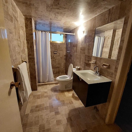 Standard Suite, City View | Bathroom. Casa Villaliz