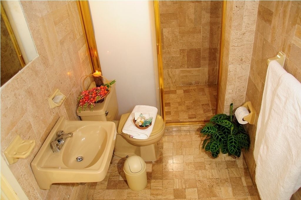 샤워 시설, 헤어드라이어, 타월, 비누