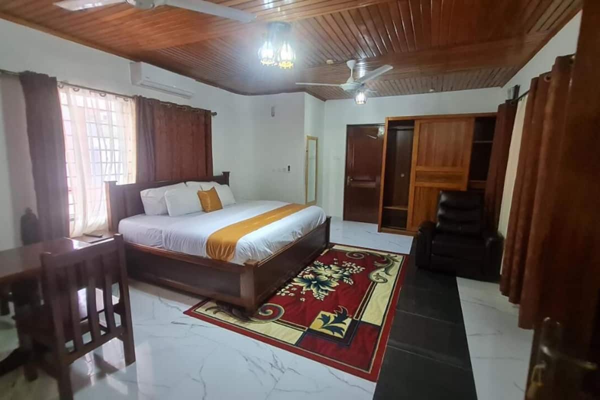 1 habitación y caja de seguridad en la habitación