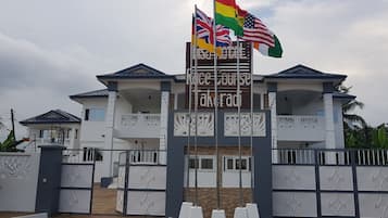 Façana frontal de l'allotjament