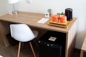 Caja de seguridad en la habitación y escritorio 