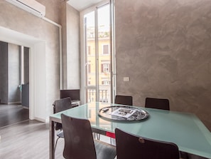 Apartamento (1 Bedroom) | Opções para refeição no quarto