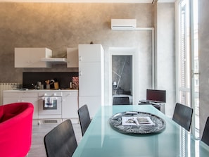 Apartamento (1 Bedroom) | Área de estar | TV
