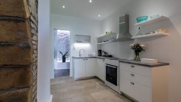 Appartement Exécutif, vue cour intérieure | Cuisine privée