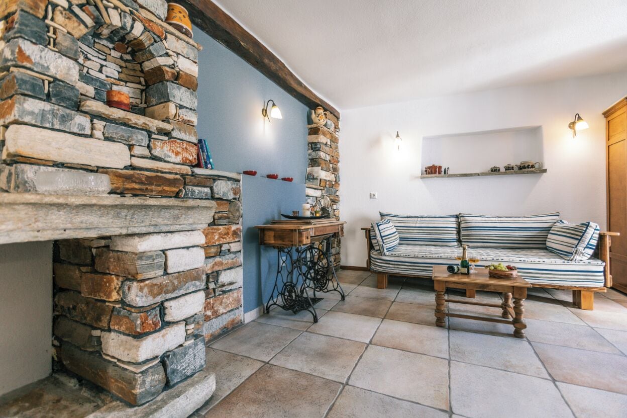 grand apartment | living area | 32-inch smart tv with satellite channels, tv, netflix