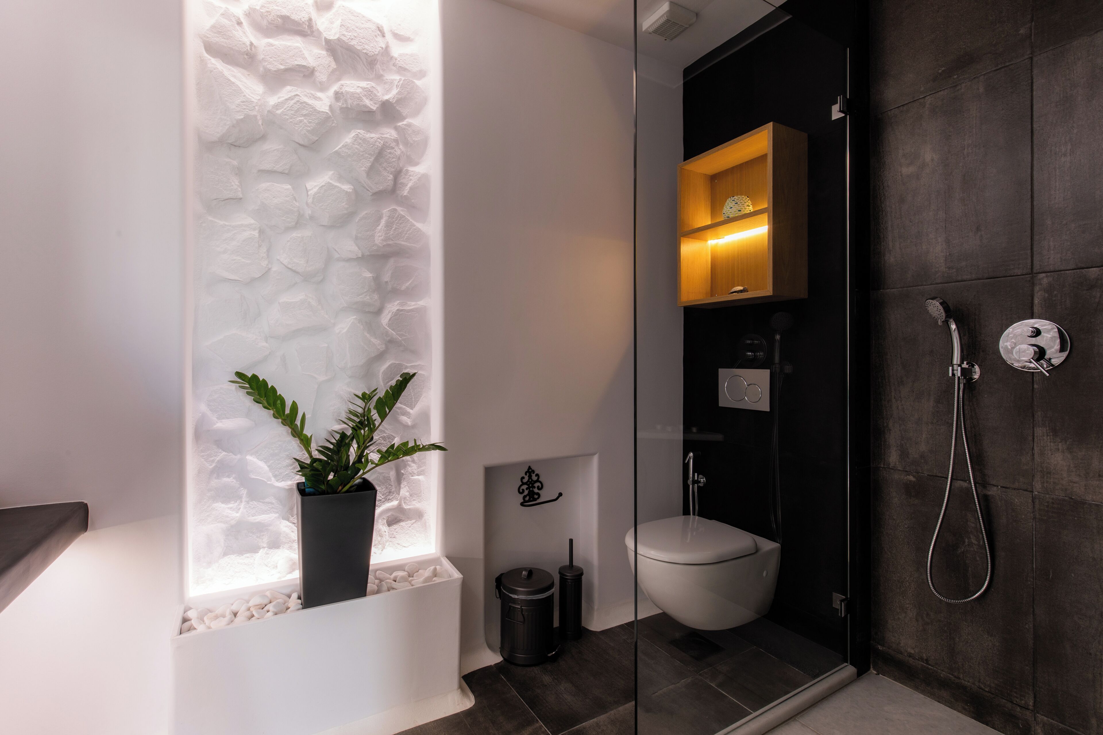 executive apartment, courtyard view | bathroom shower
