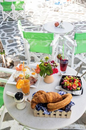Der serveres morgenmad, frokost, aftensmad og brunch
