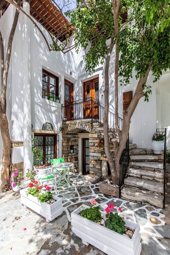 Arco Naxos Luxury Apartments