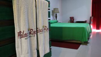 Habitación básica, 1 cama matrimonial, para no fumadores | Wifi gratis y ropa de cama