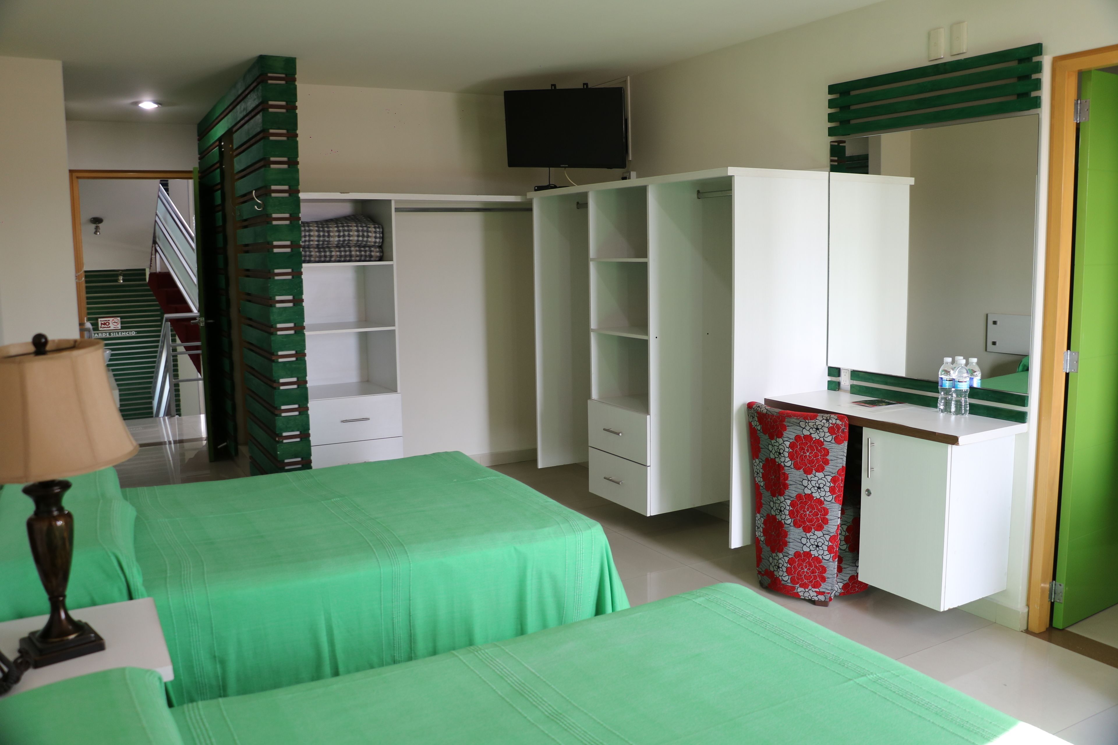 Habitación triple familiar, varias camas, para no fumadores | Wifi gratis y ropa de cama 