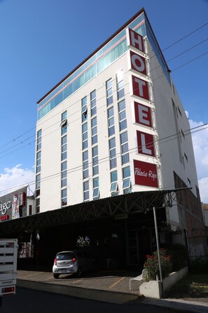 Front of property - Hotel Palacio Rojo (Morelia)