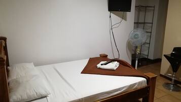 Matrimonial | Free WiFi, bed sheets, wheelchair access